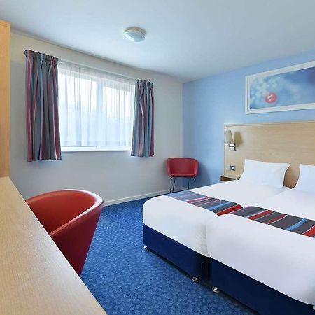 Travelodge Northampton Upton Way Szoba fotó