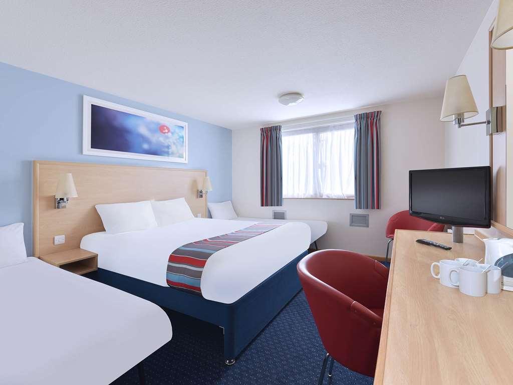 Travelodge Northampton Upton Way Szoba fotó