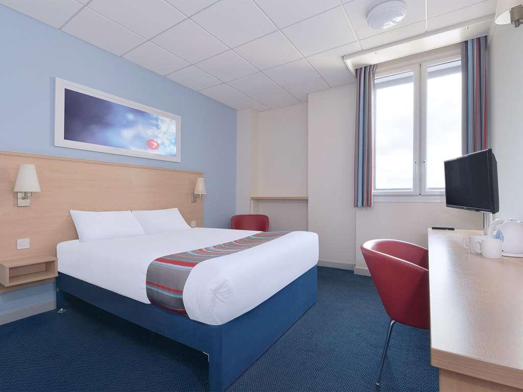 Travelodge Northampton Upton Way Szoba fotó