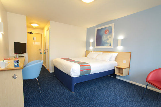 Travelodge Northampton Upton Way Szoba fotó